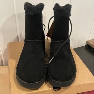 Muk Luks Black Suede Faux-Fur Ankle Boots - Women size 6 NWT